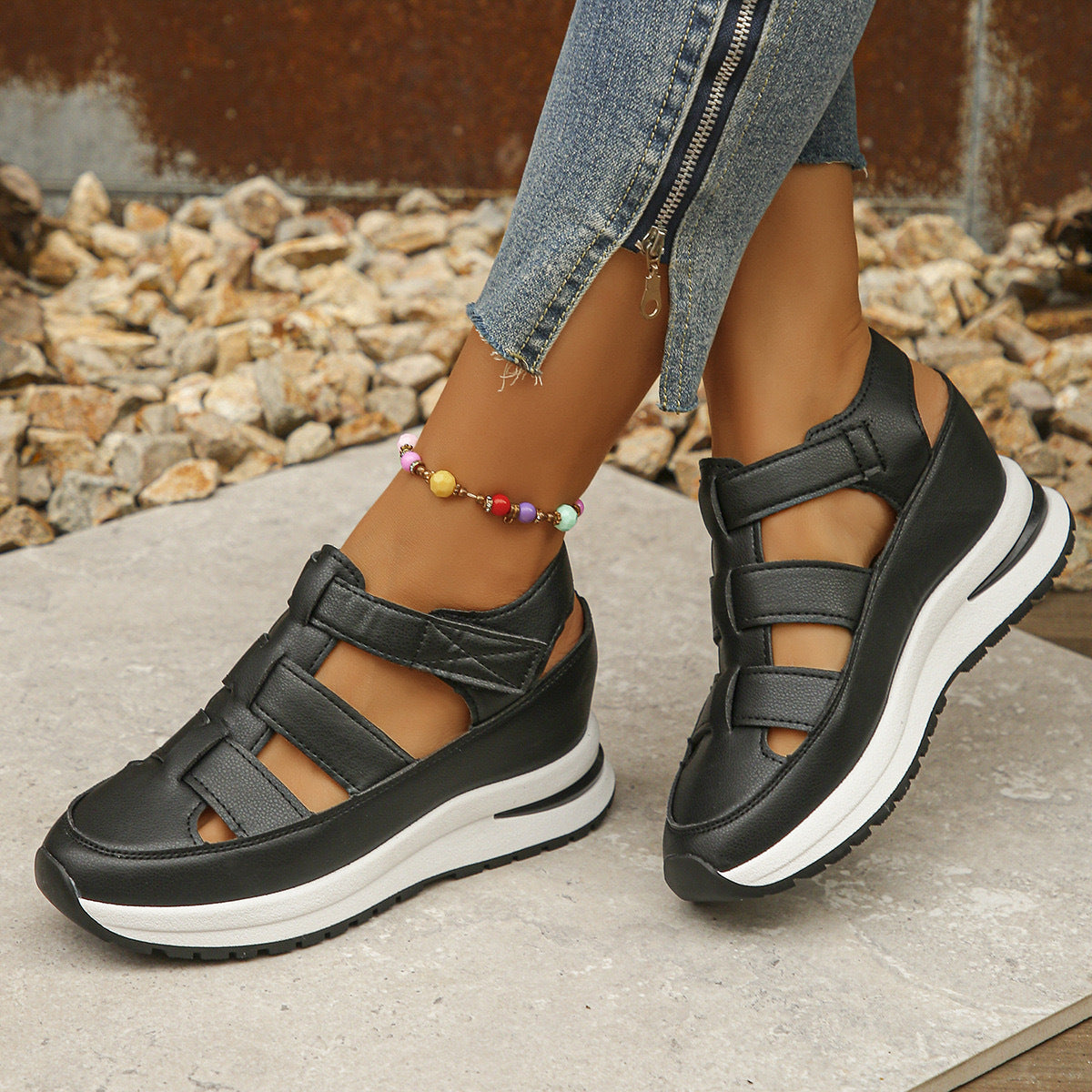 Women’s wedge cutout strap shoes, black leather-look with thick white sole